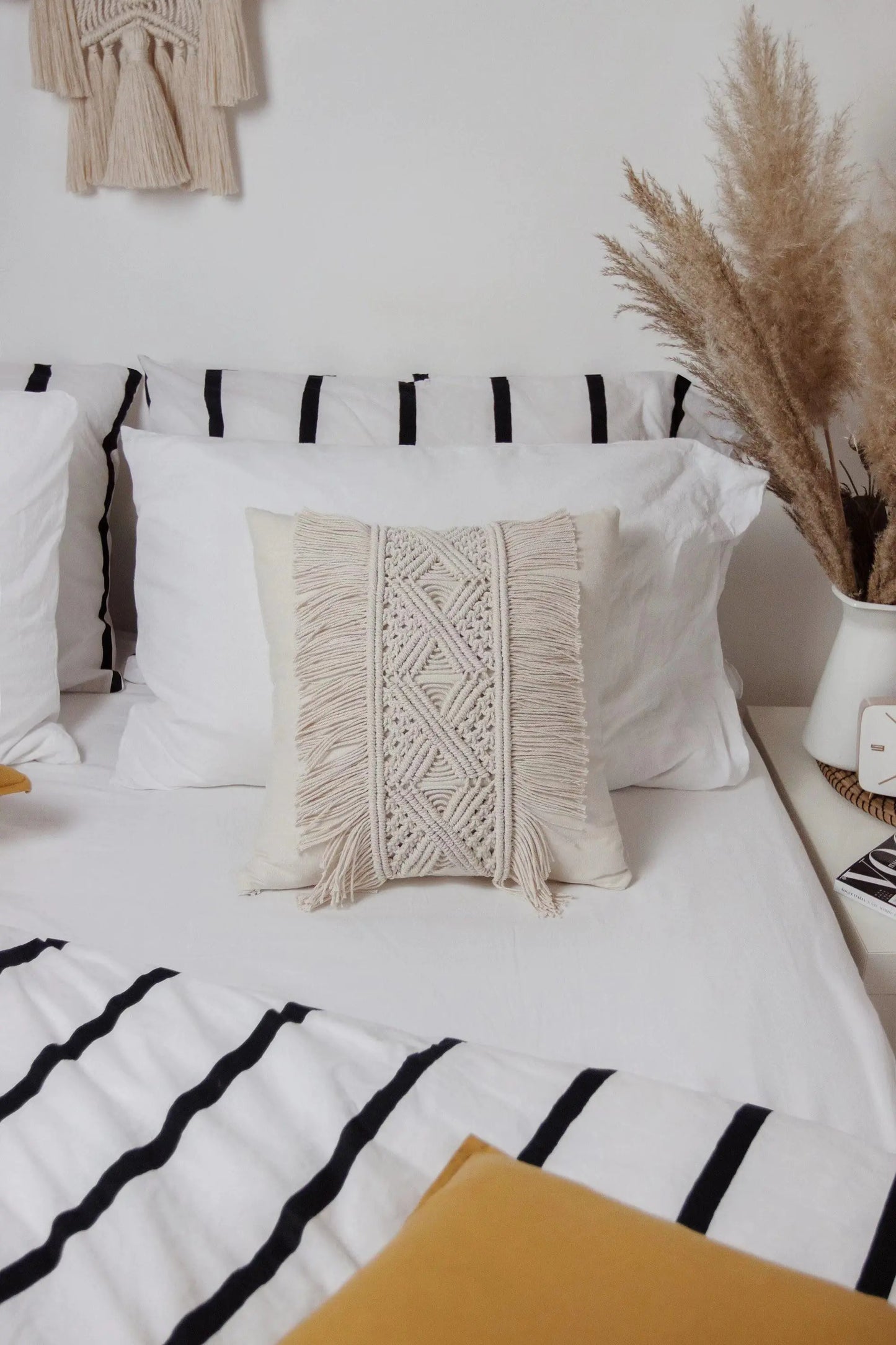 Woven Pillowcase with Tassel Design